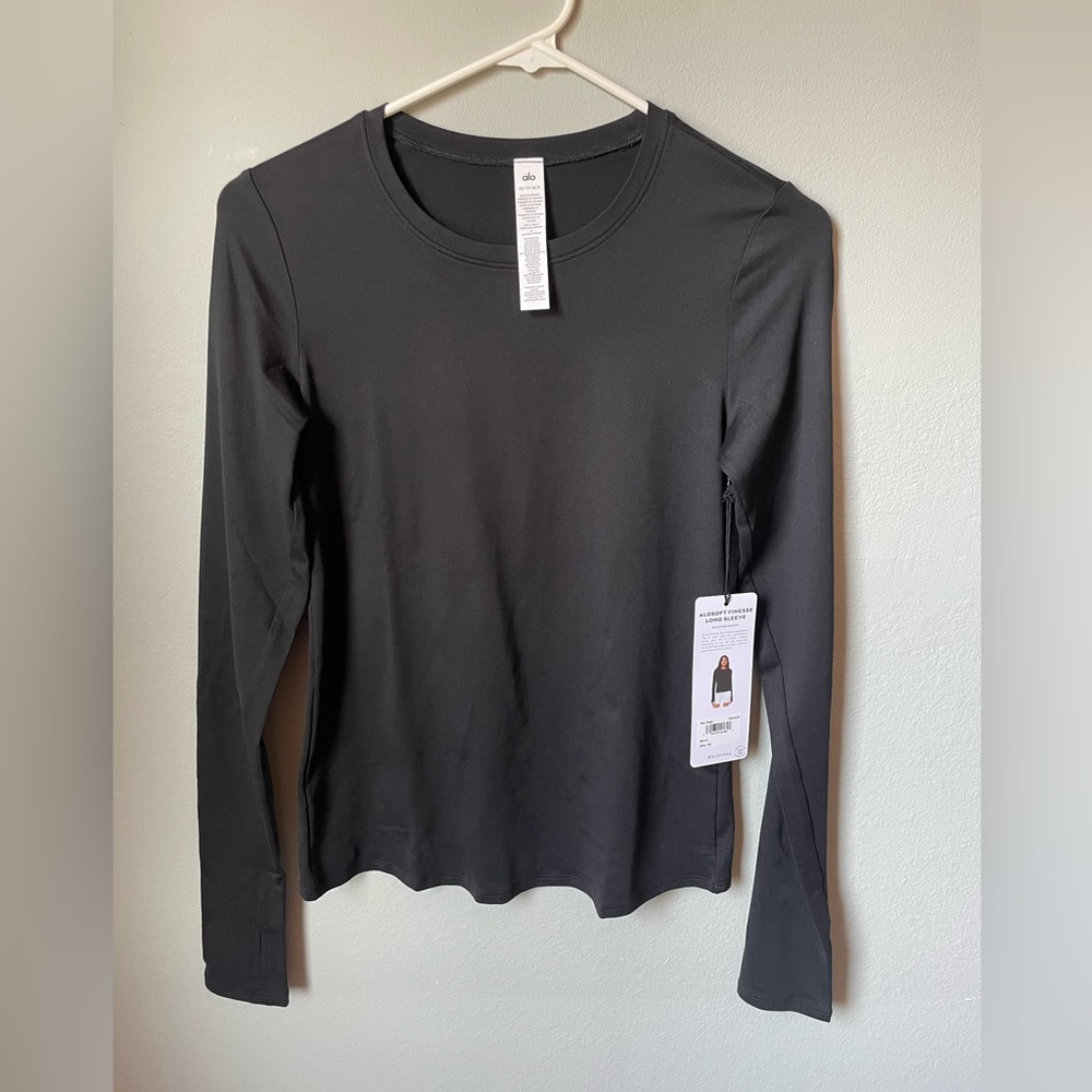 Bundle of 2 black Alo Yoga workout tops.